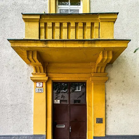 Apartment In Quiet Street *